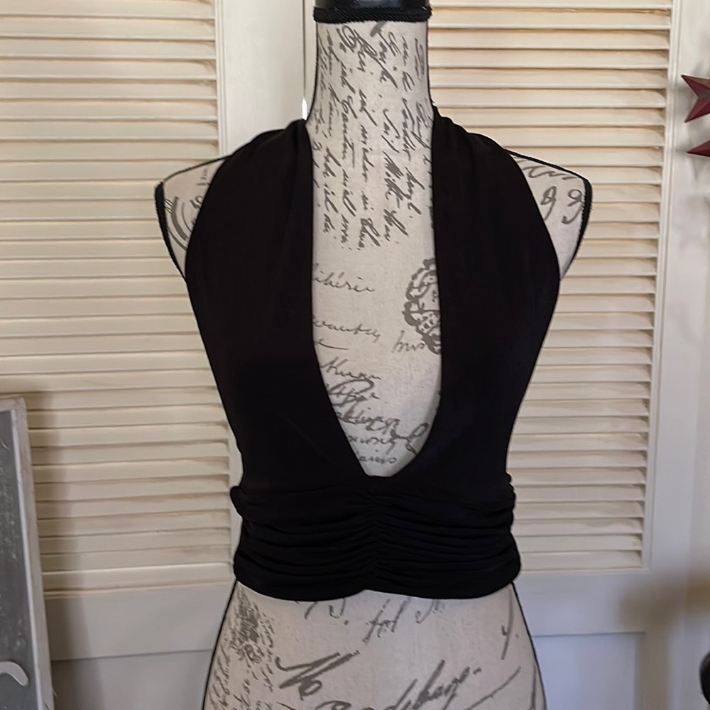 Black top sleeveless small